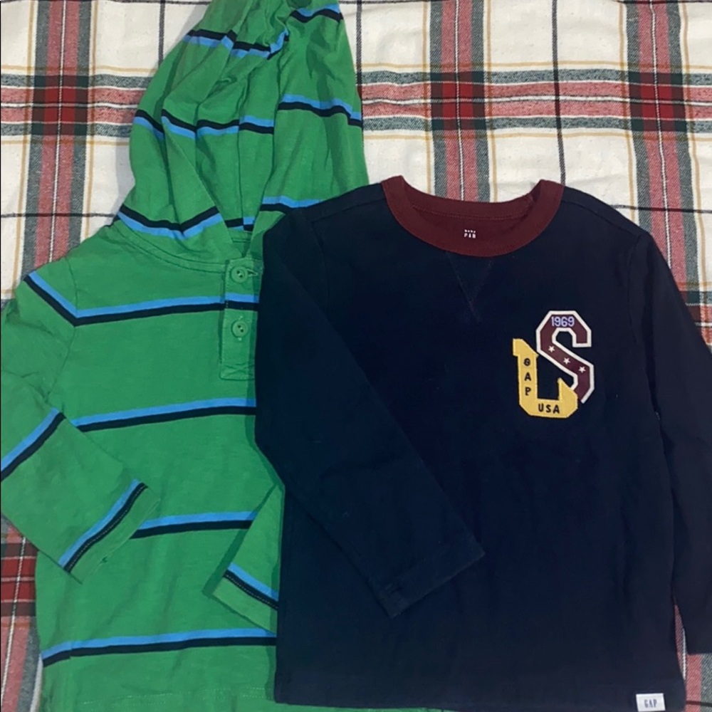 Gap boys size 3T Gap long sleeved shirts